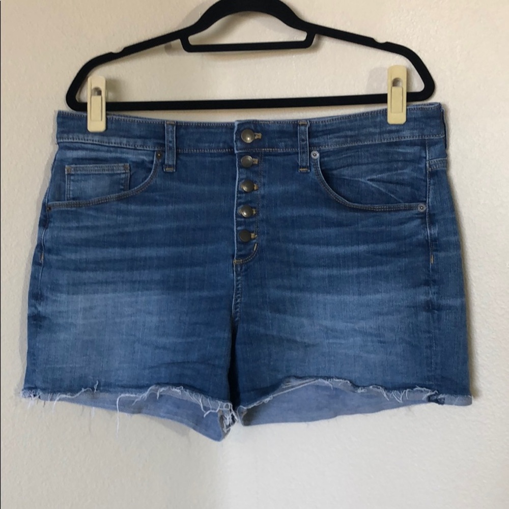 Size 16/33R Universal Thread button up shorts